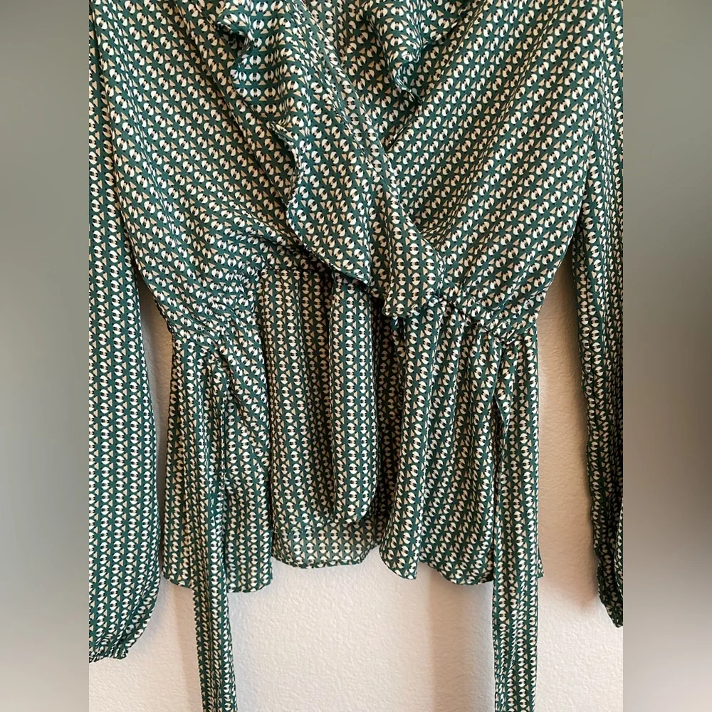 Max Studio Ruffle Front Top - Picture 4 of 11